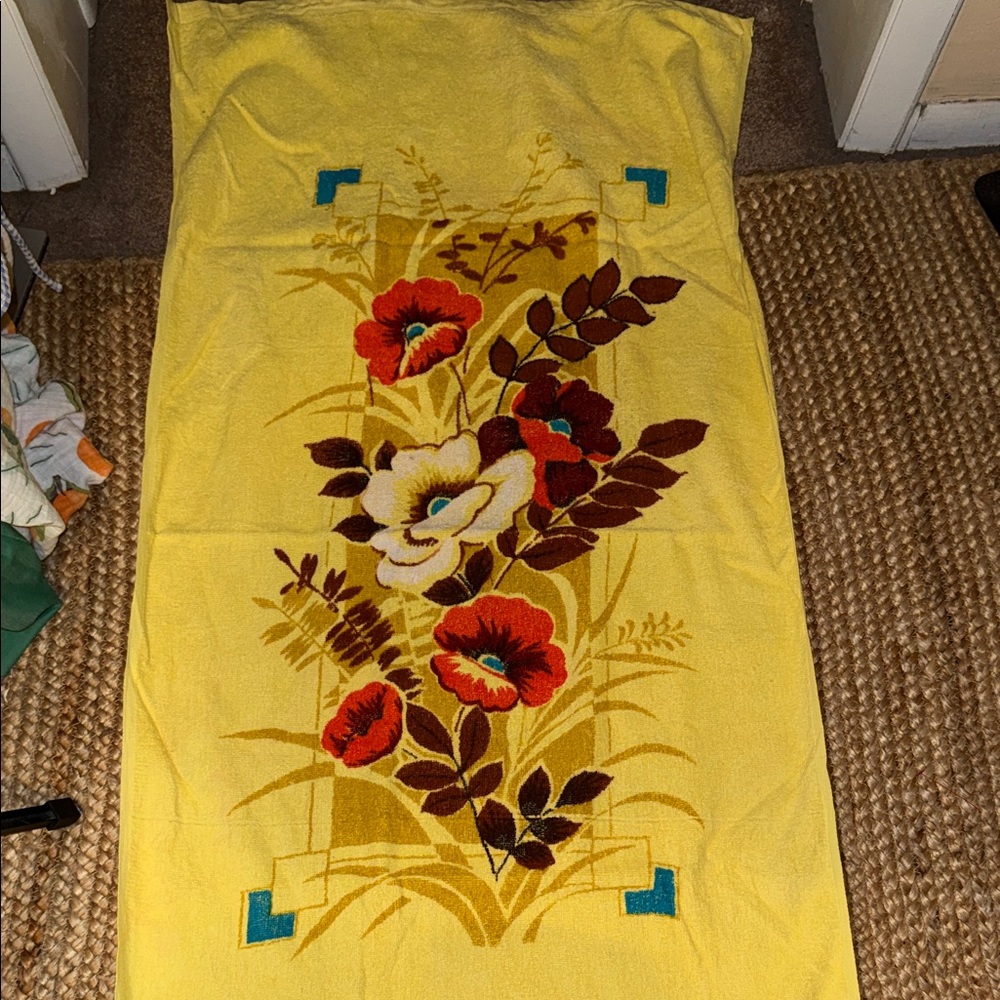 Vintage‎ floral bath towel